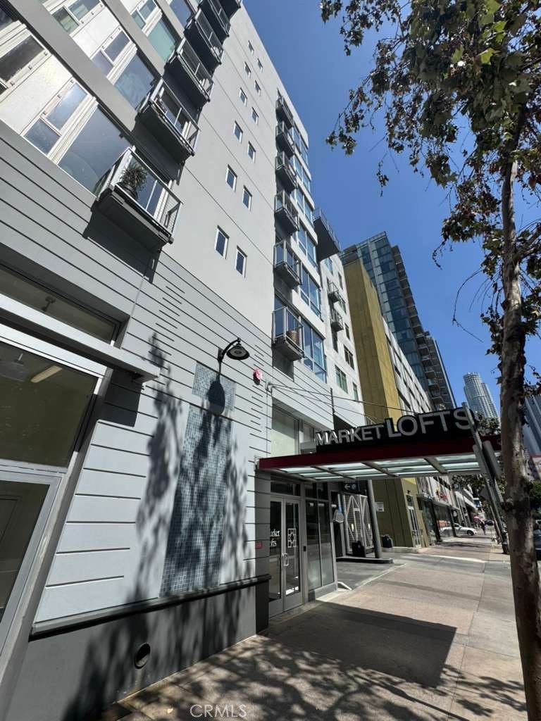 645 W 9th 425