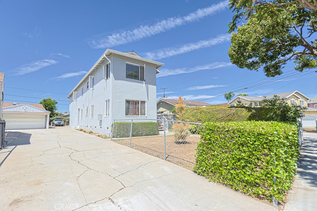 1139 E 67th Street