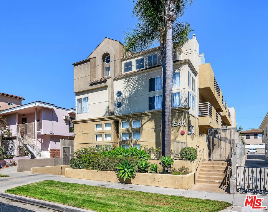 1546 Hi Point Street 105