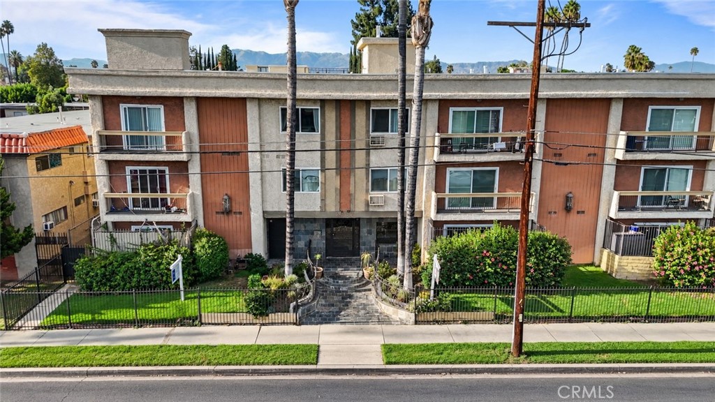 20327 Saticoy Street 102