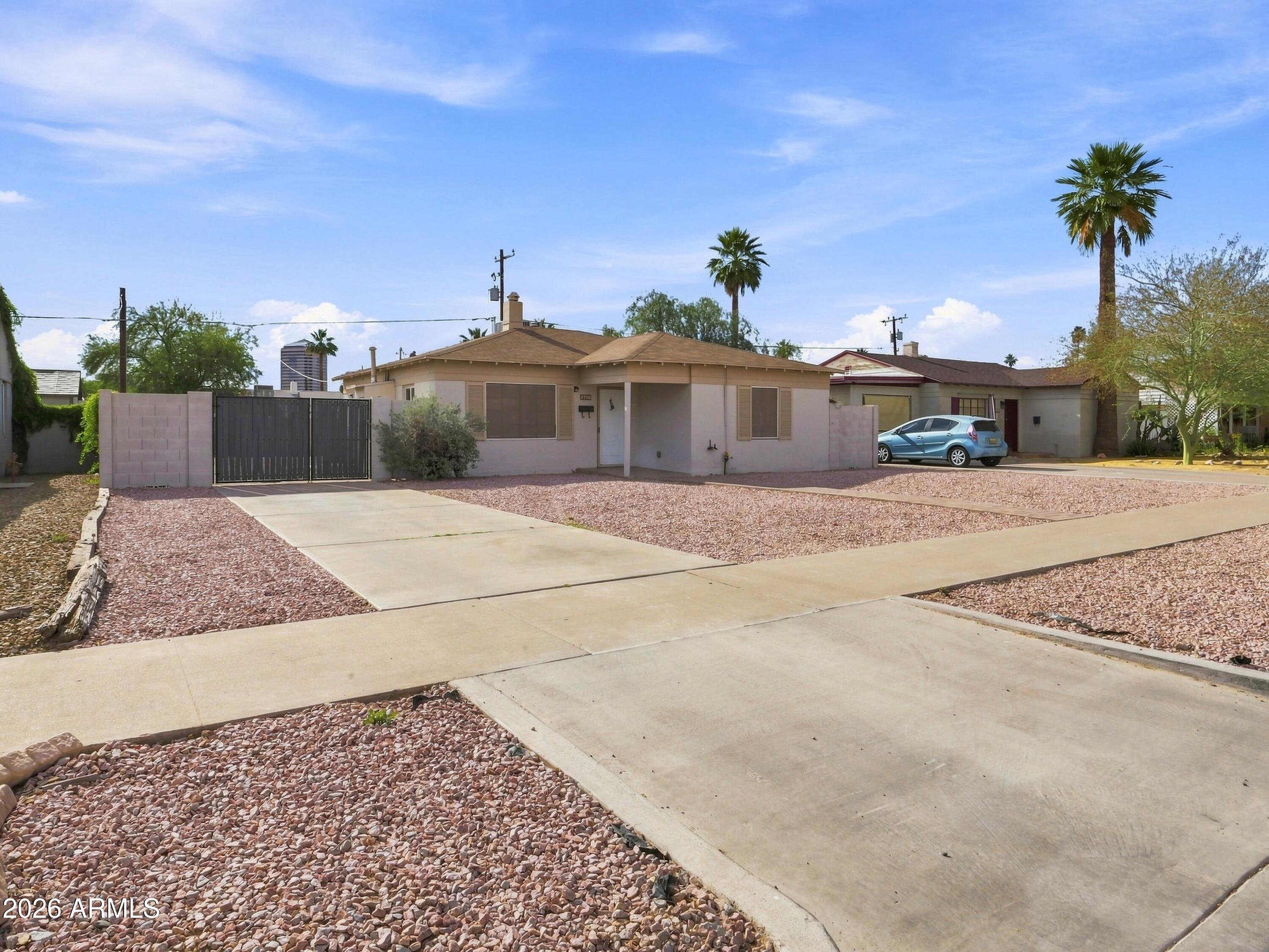 2708 N DAYTON Street, Phoenix, AZ 85006