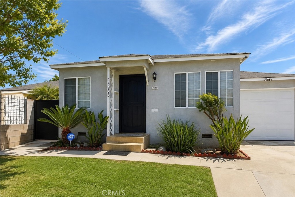 4586 W 142nd