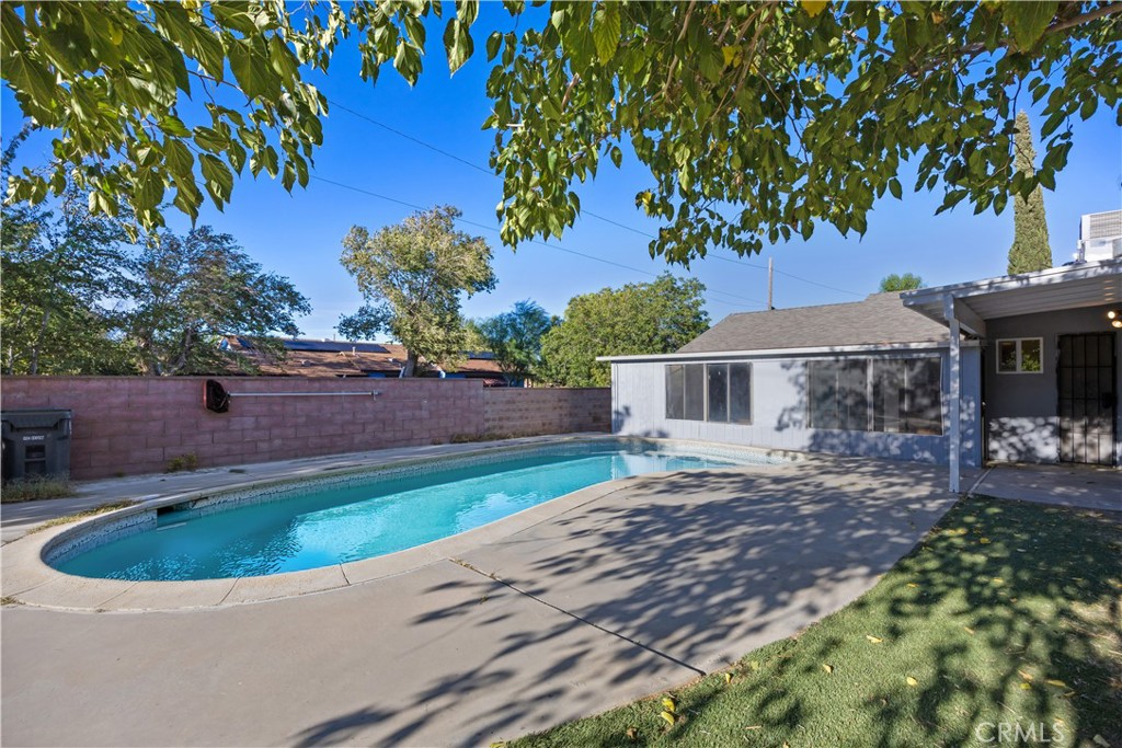 1058 E Avenue R2