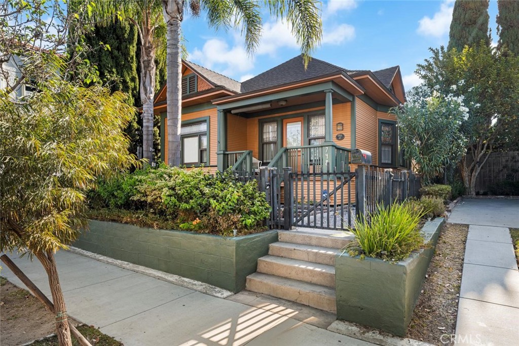 748 Daisy Avenue
