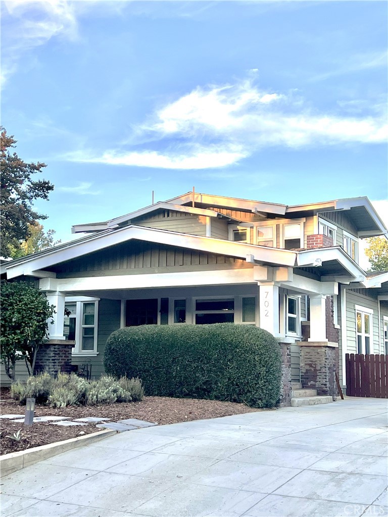 702 N Bushnell Avenue