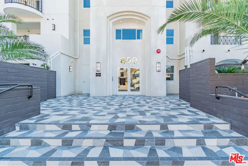 850 Crenshaw Boulevard 409