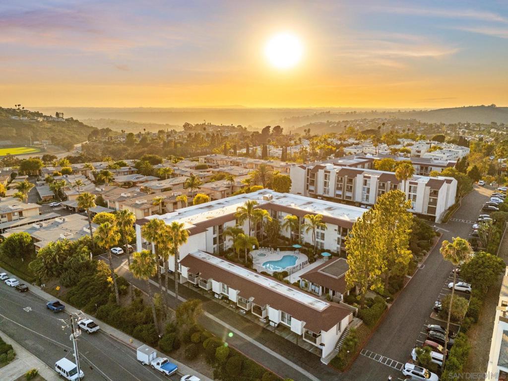 6924 Hyde Park 220