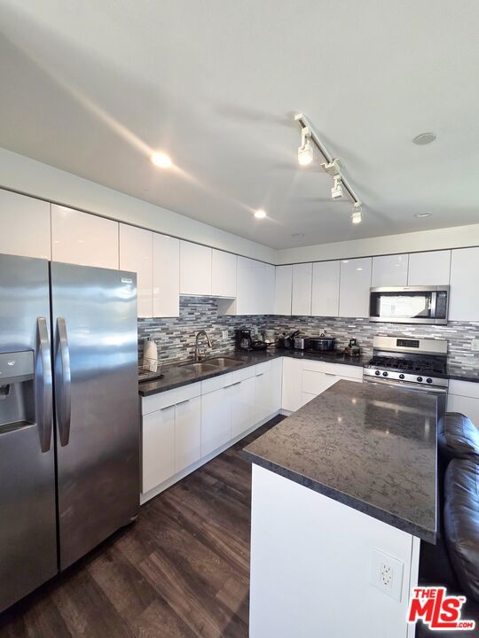 2651 S Hobart Blvd 1