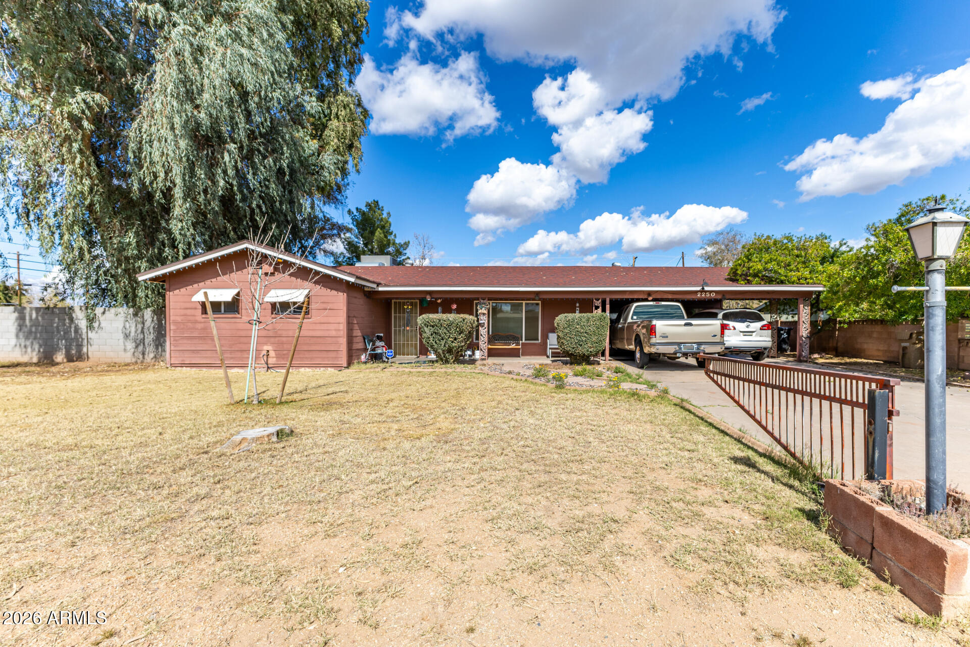 2250 W AUGUSTA Avenue, Phoenix, AZ 85021