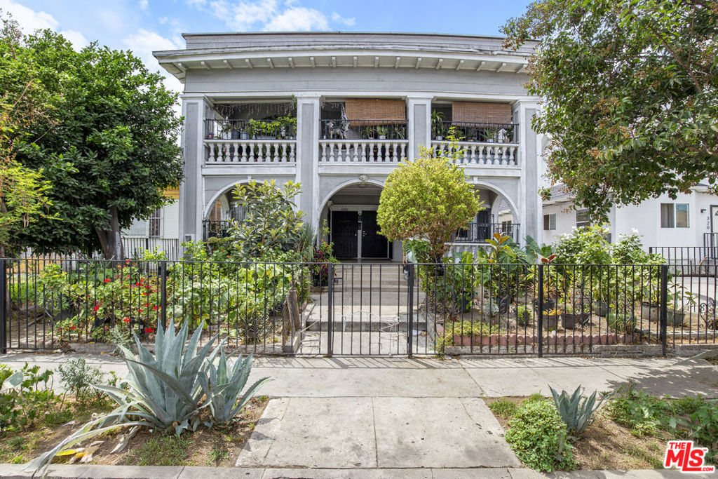 326 E 35th Street