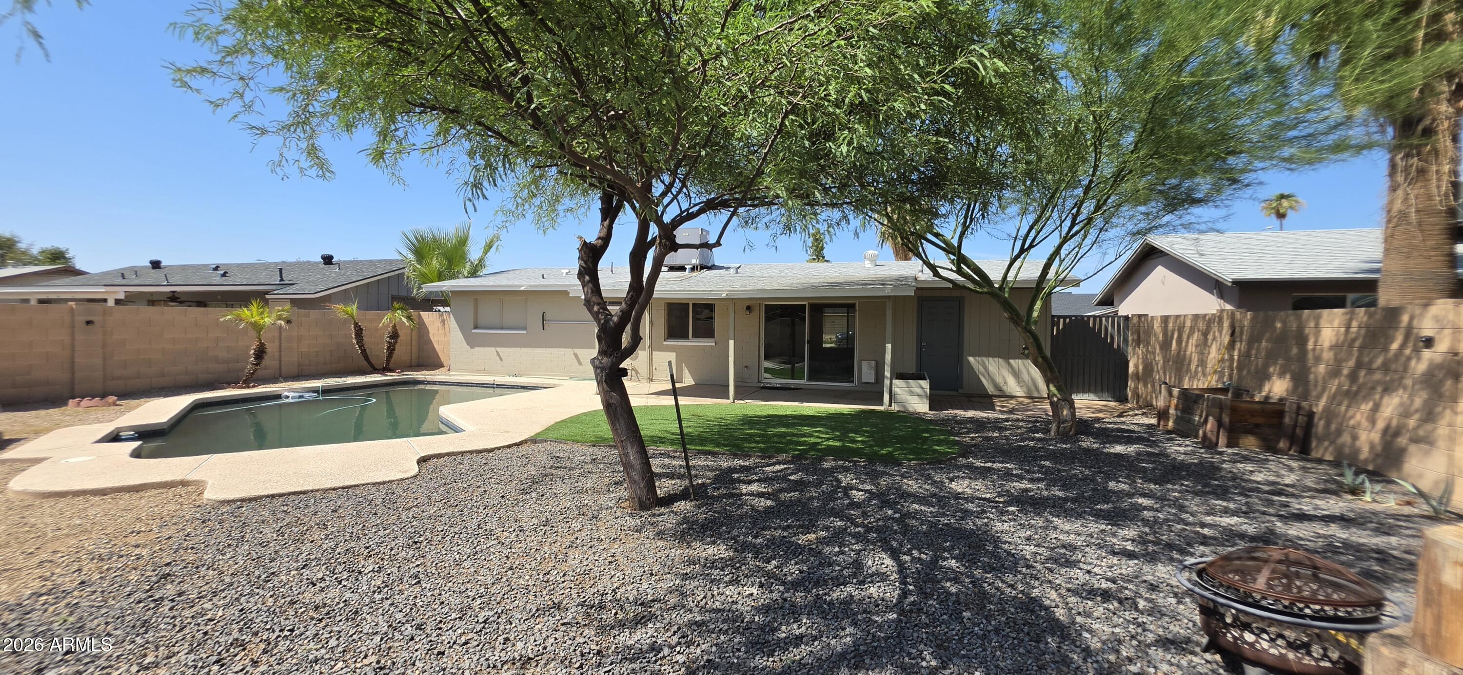 8739 W TURNEY Avenue, Phoenix, AZ 85037