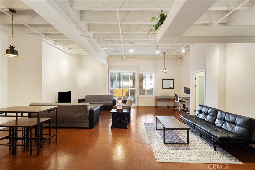 312 W 5th 707