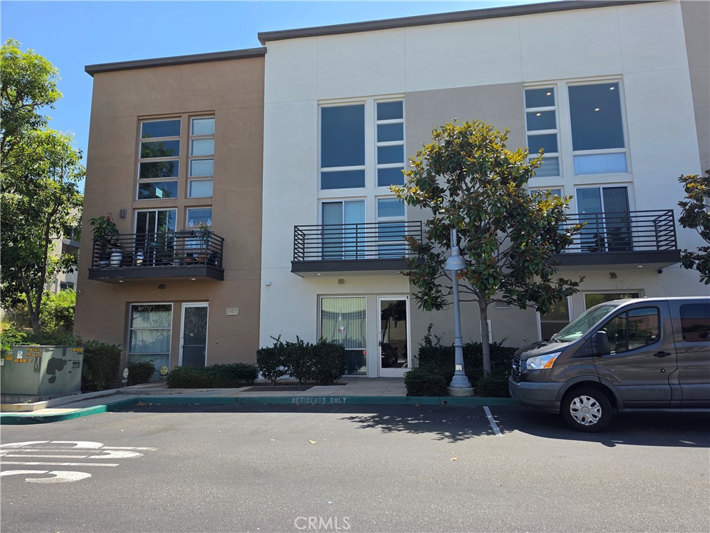 1520 W Artesia B
