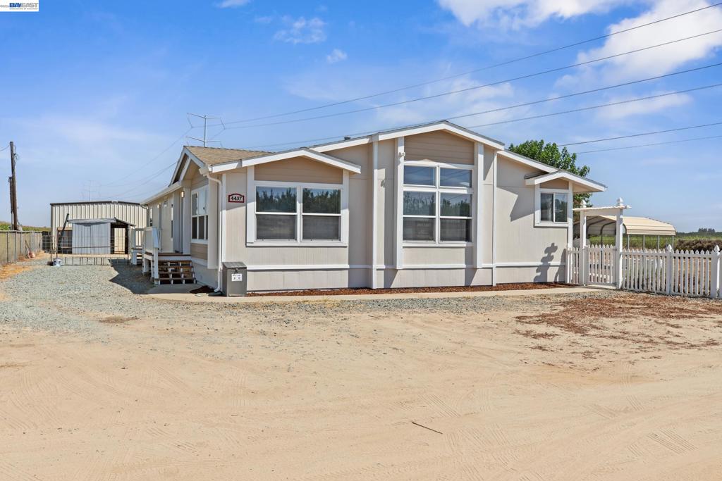 4437 W Grayson