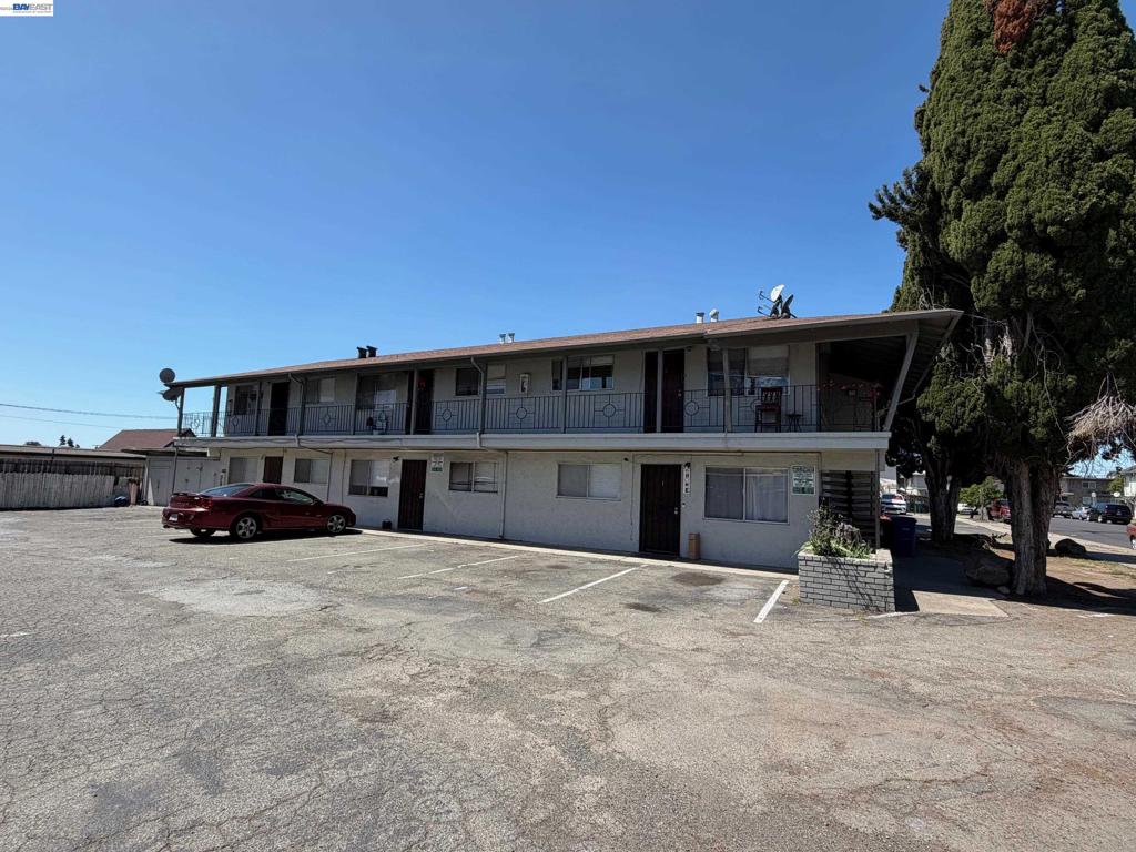 318 Dumont Ave