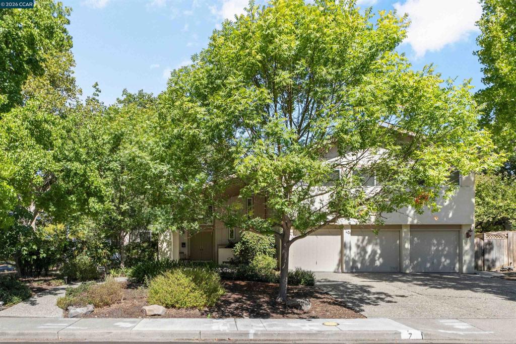 7 Leeds Ct