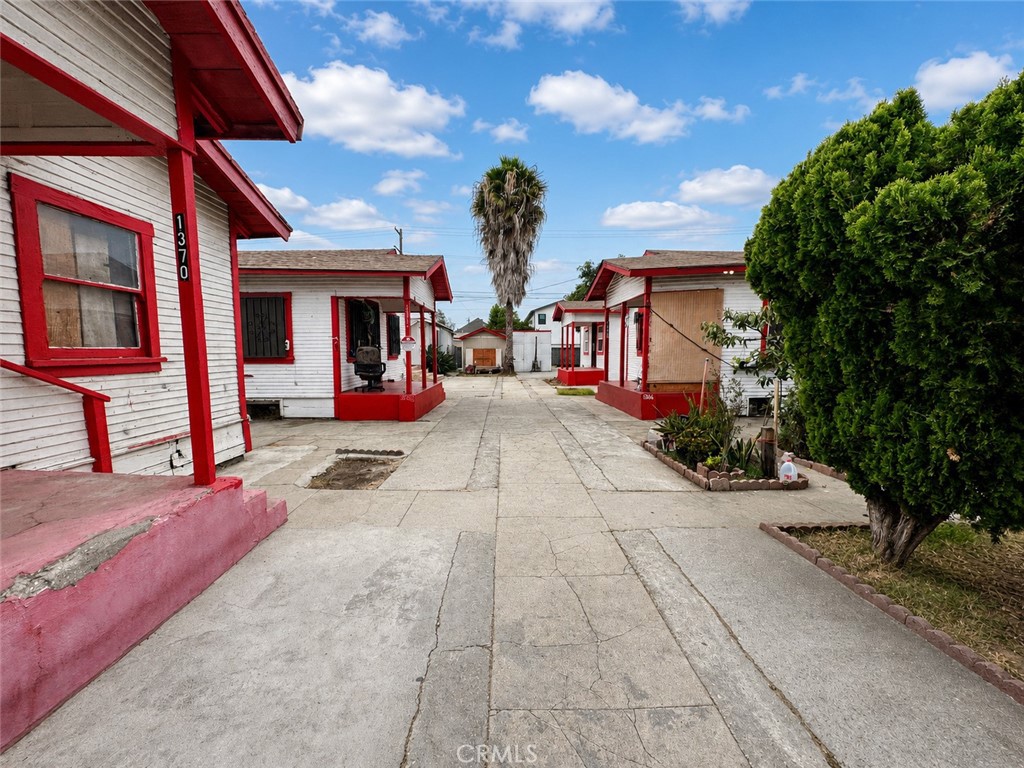 1366 E 57th