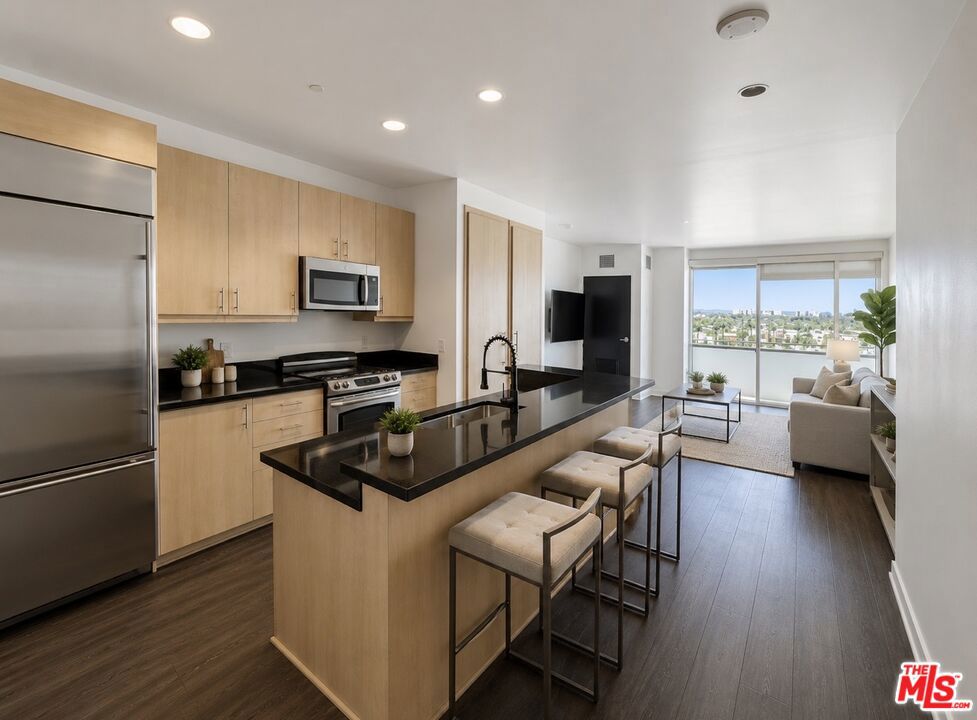 8601 Wilshire Blvd 902