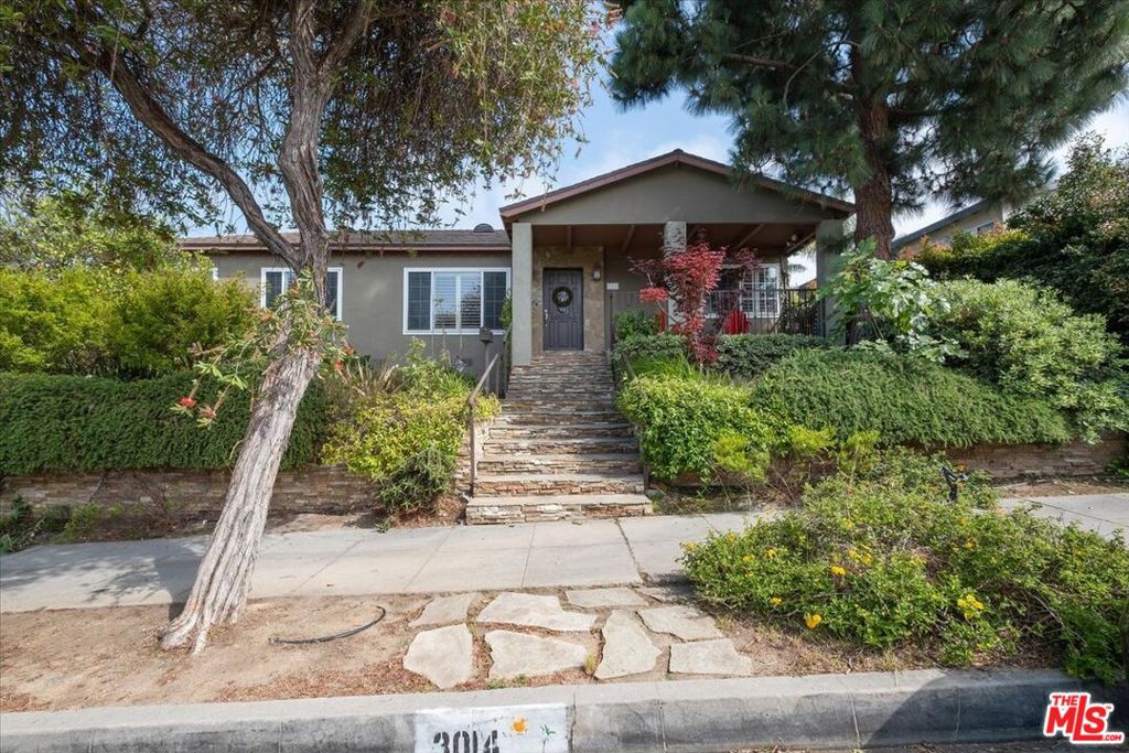3014 URBAN Avenue