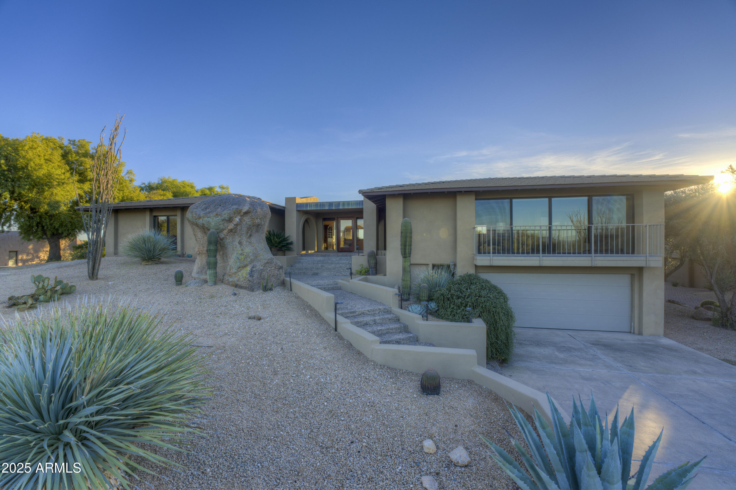 2003 E SMOKETREE Drive, Carefree, AZ 85377