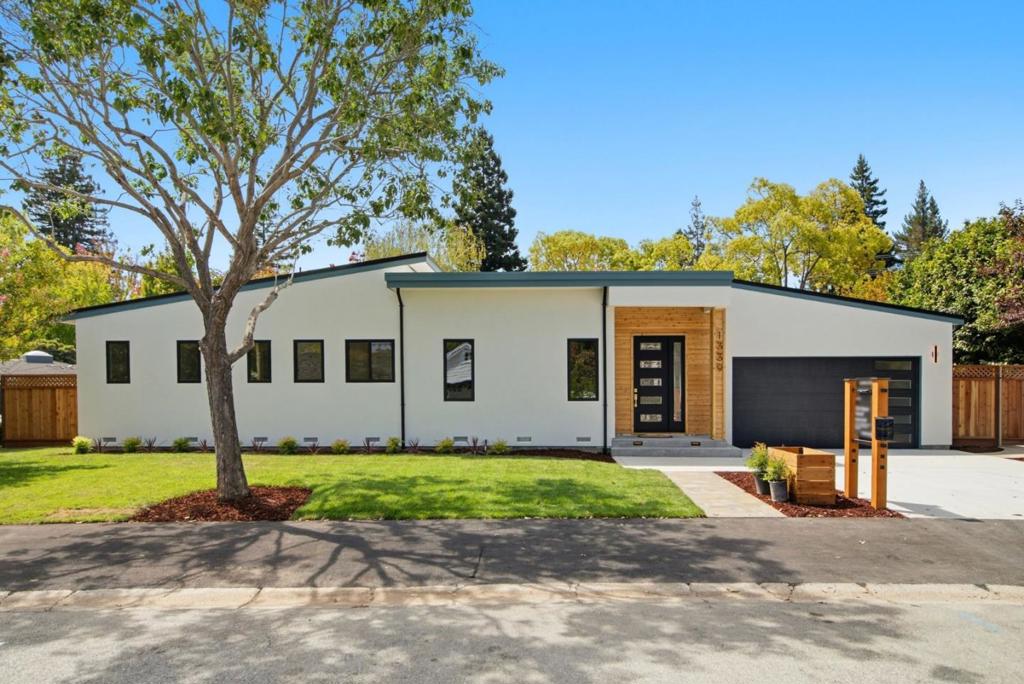 1339 Hillview Dr