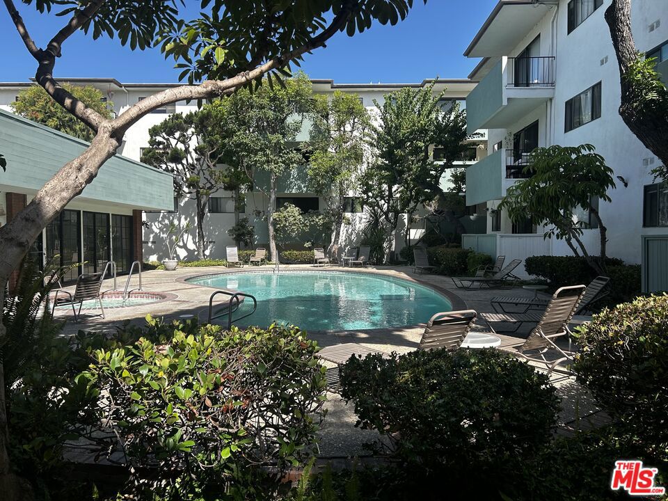 5000 S Centinela Avenue 214