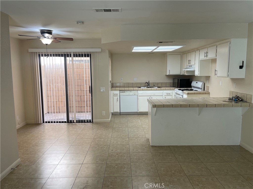 1739 W Avenue J-15 6