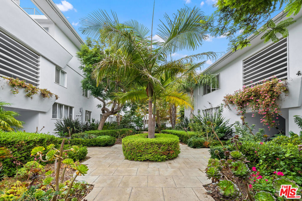 142 A San Vicente Blvd