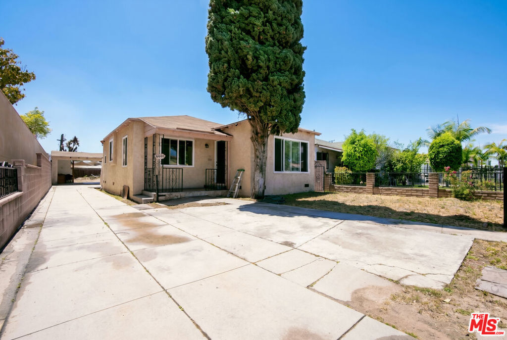 4448 E 56th Street