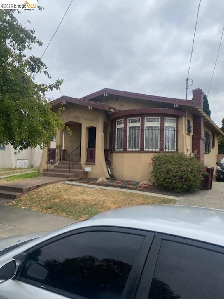 987 Yerba Buena Ave