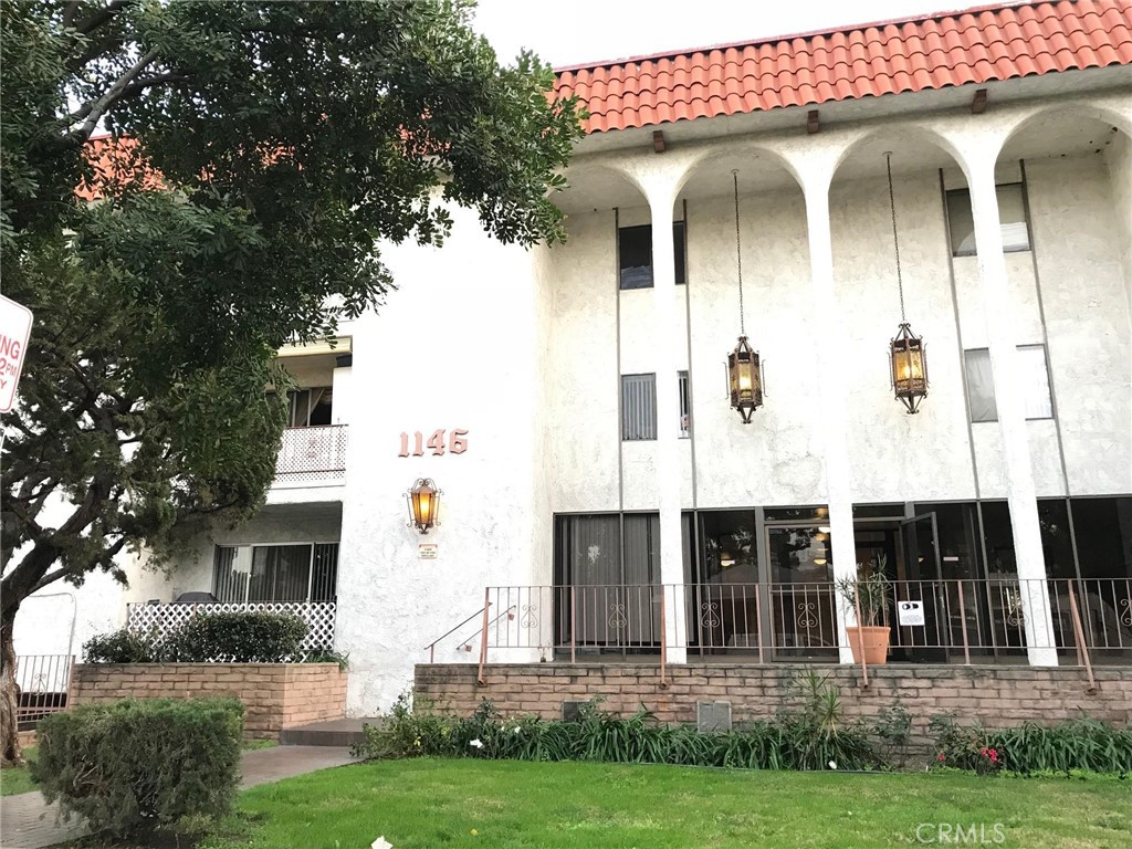 1146 E Lexington