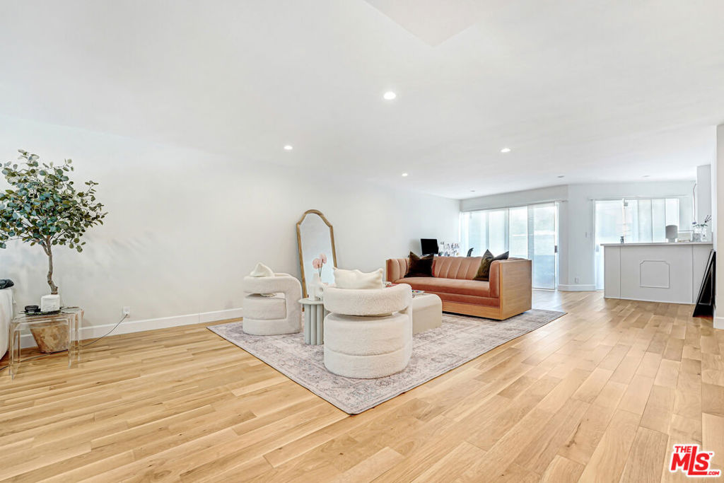 339 N Oakhurst Drive 304