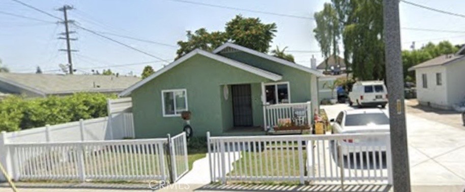 206 N Acacia