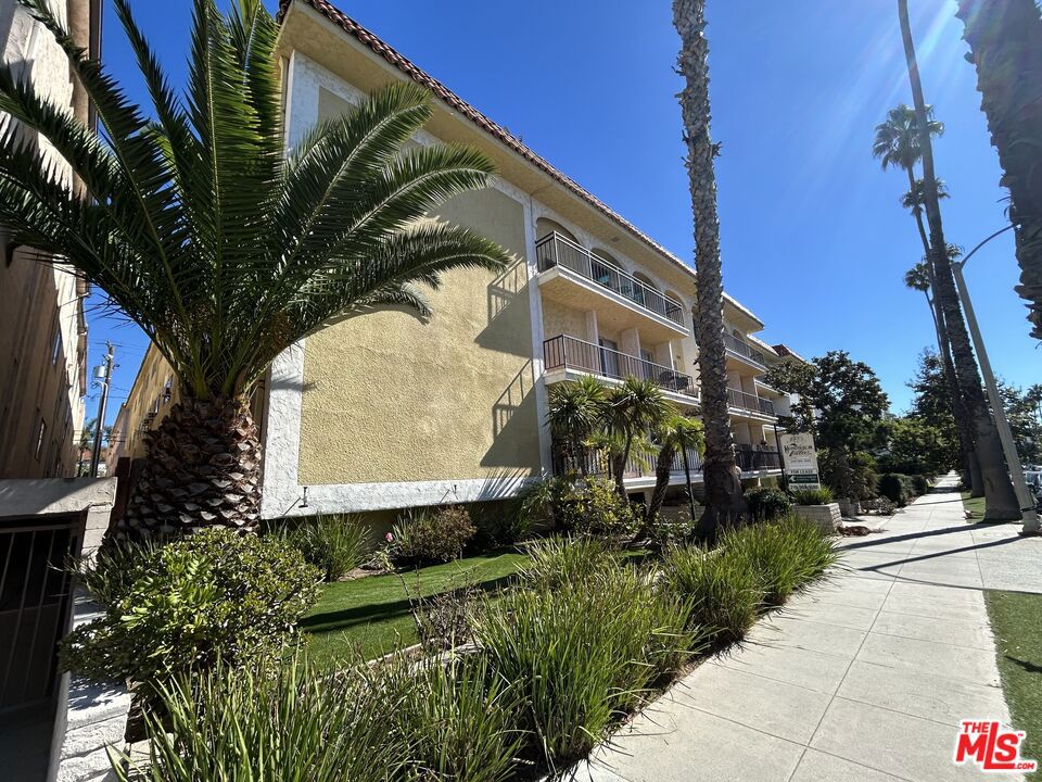 1033 6TH Street 303