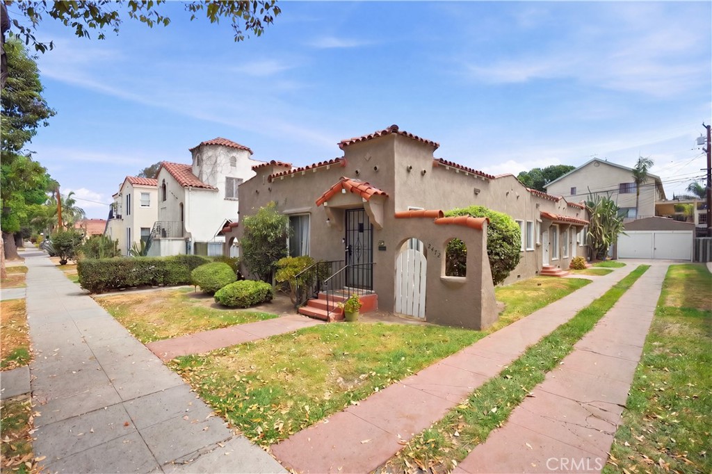 2472 Chestnut Avenue