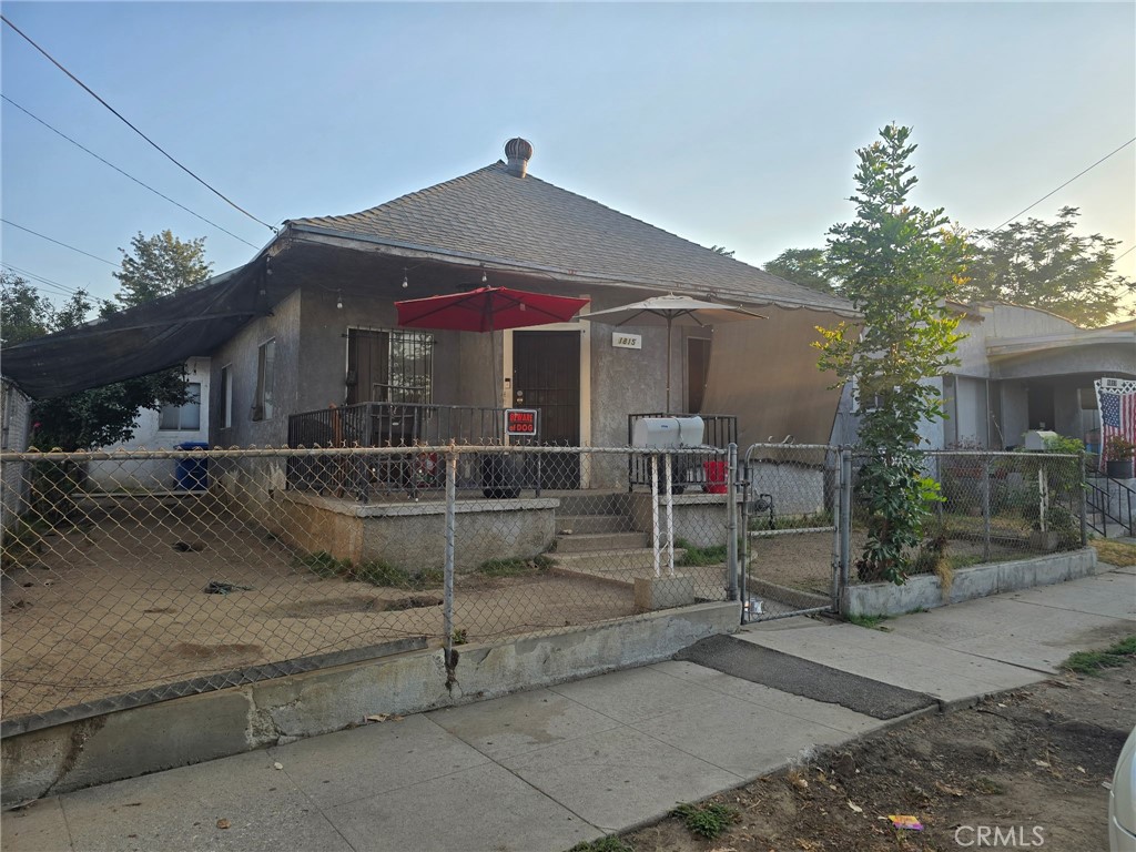 1815 E 3rd