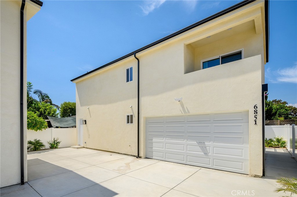 6851 De Celis Place