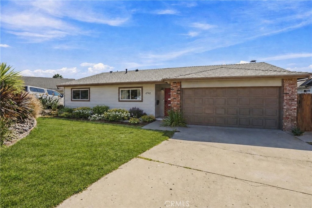6742 Greenbrier Court