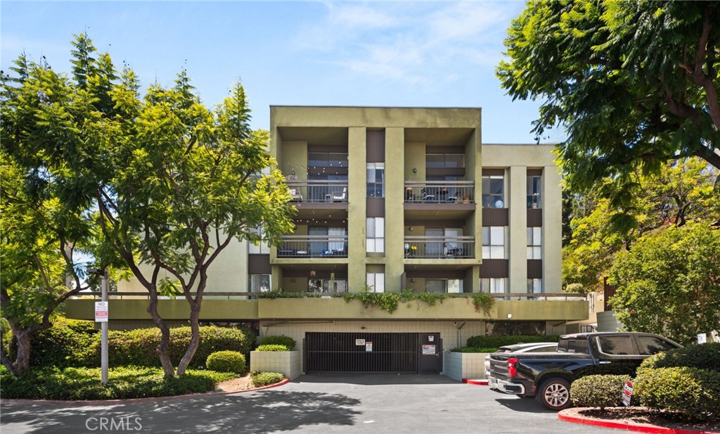 805 Temple Terrace 301
