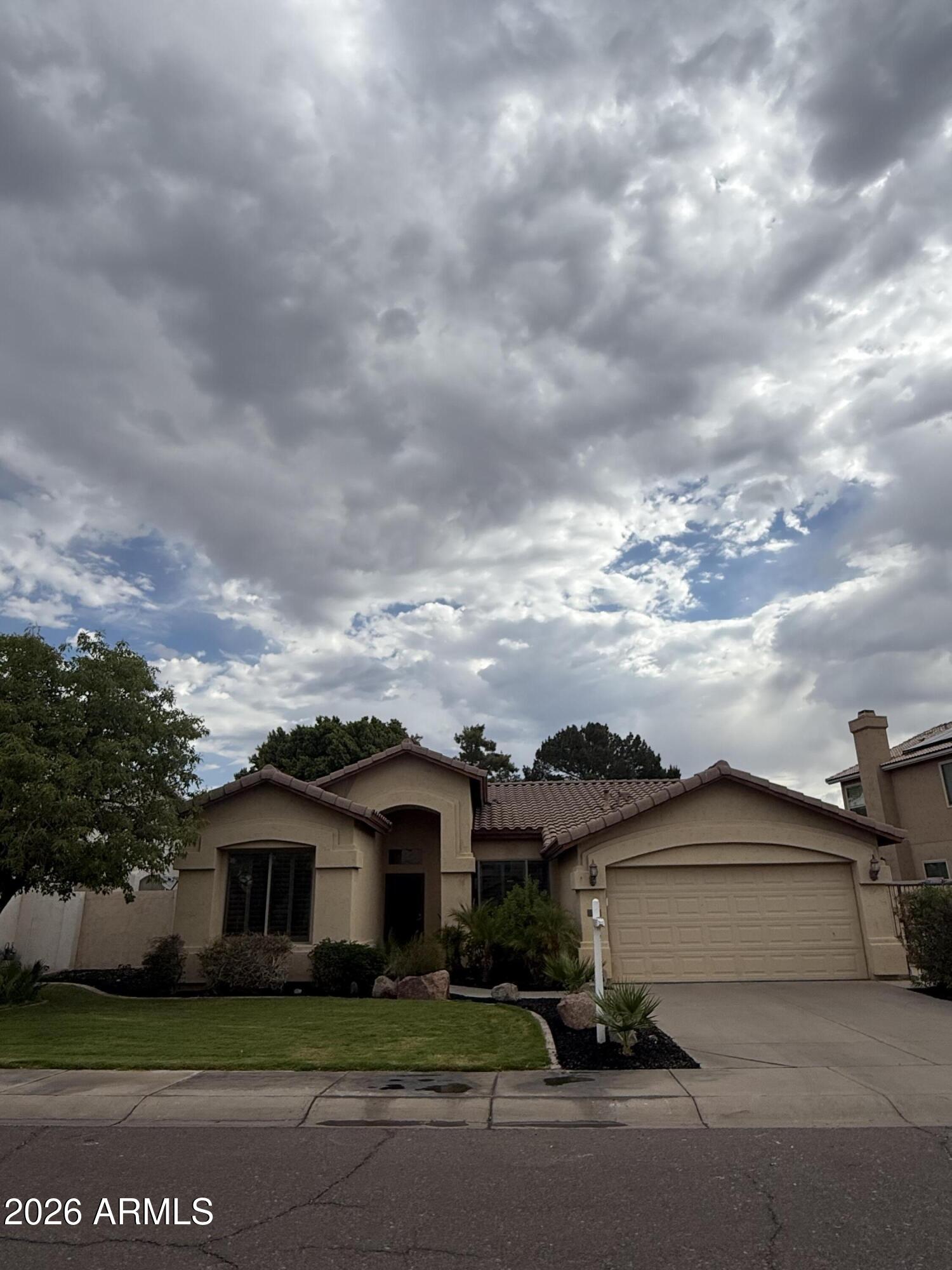 312 W ANGELA Drive, Phoenix, AZ 85023