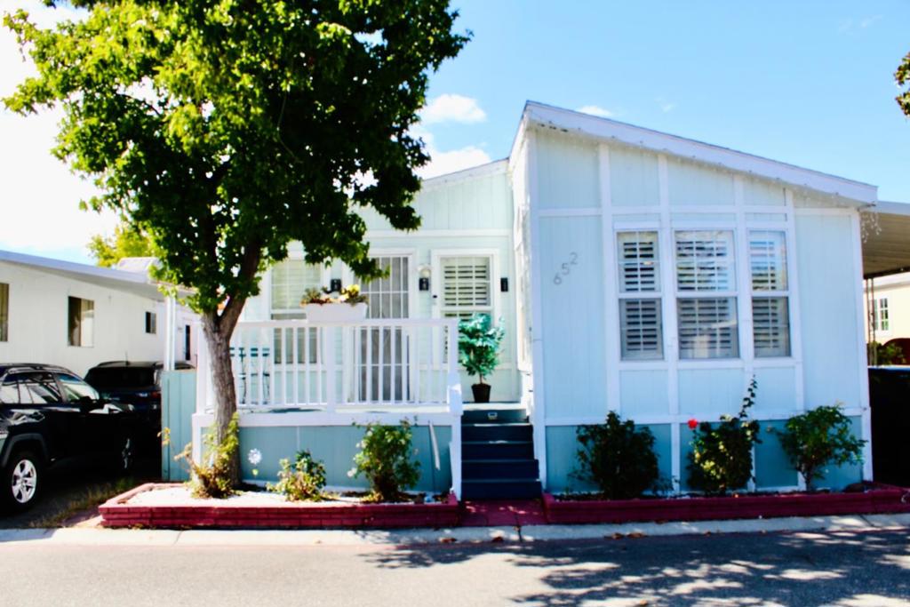 652 Hermitage 652