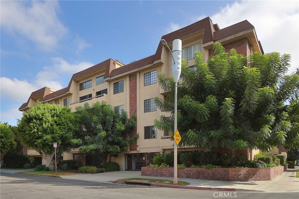 1432 Camden 301