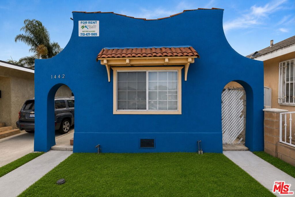 1442 Alamitos Avenue
