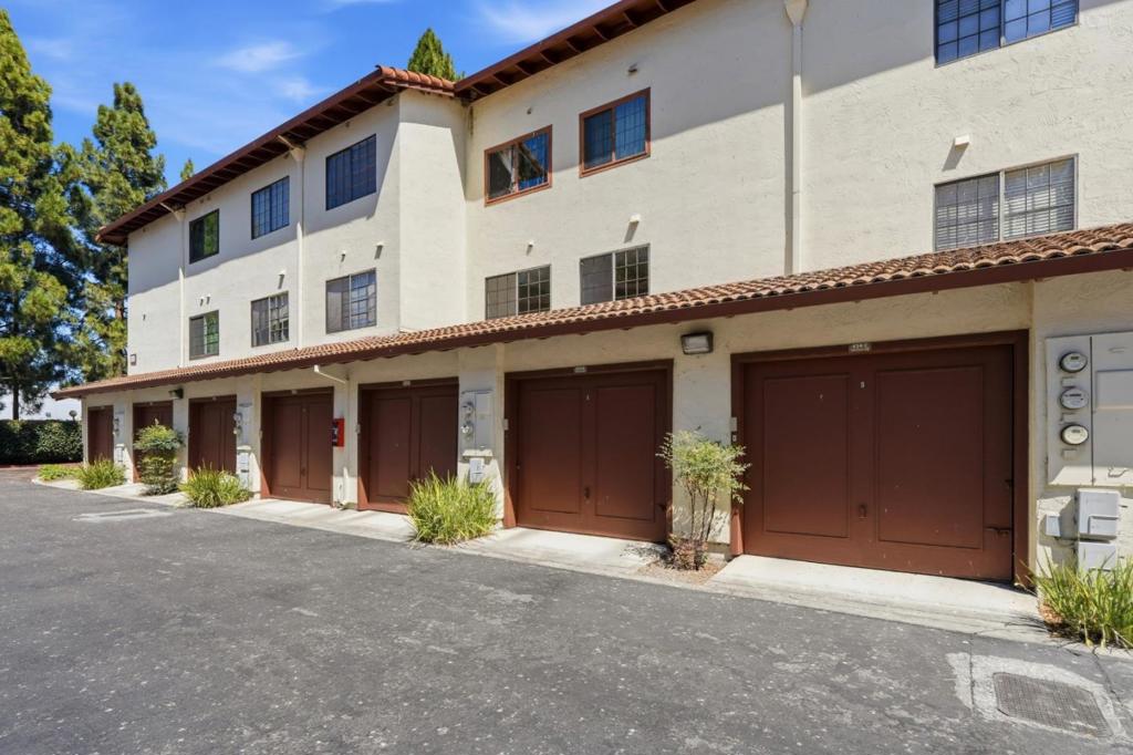 454 Costa Mesa Terrace B