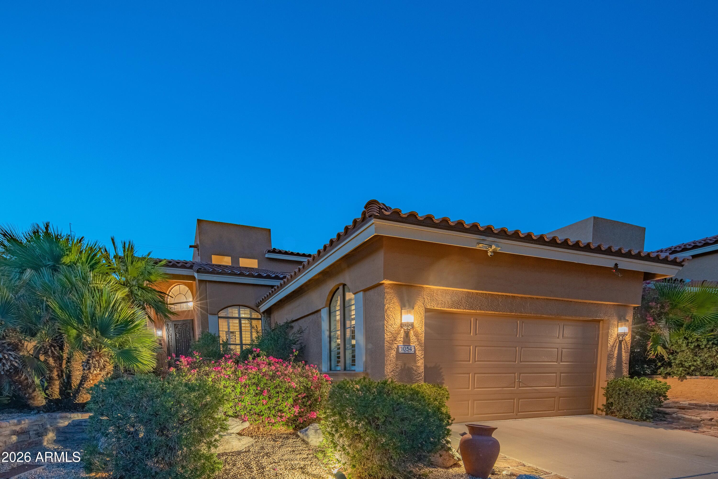 1054 E SHANGRI LA Road, Phoenix, AZ 85020