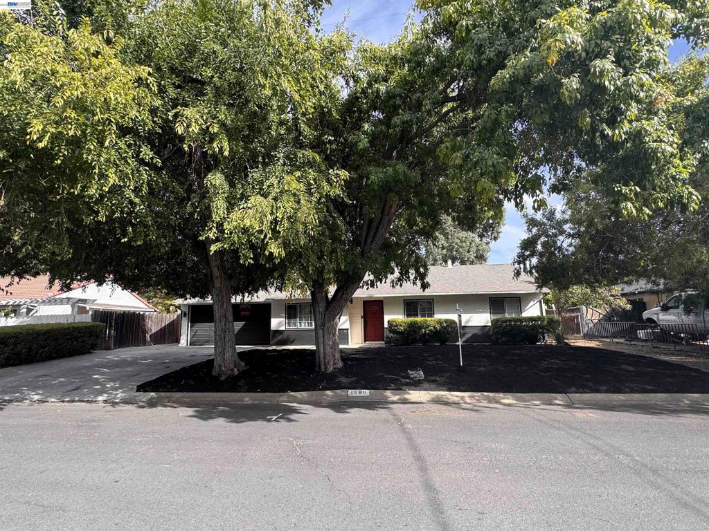 1580 Placer Dr