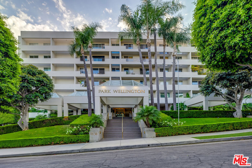 1131 Alta Loma Road 208