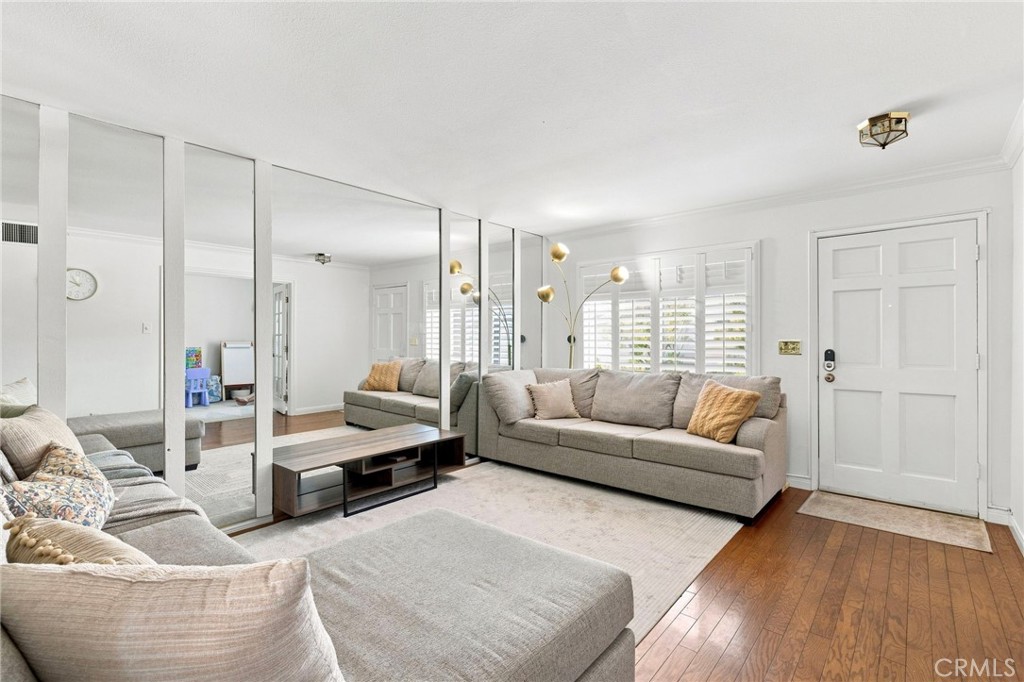 1361 S Walnut 3875