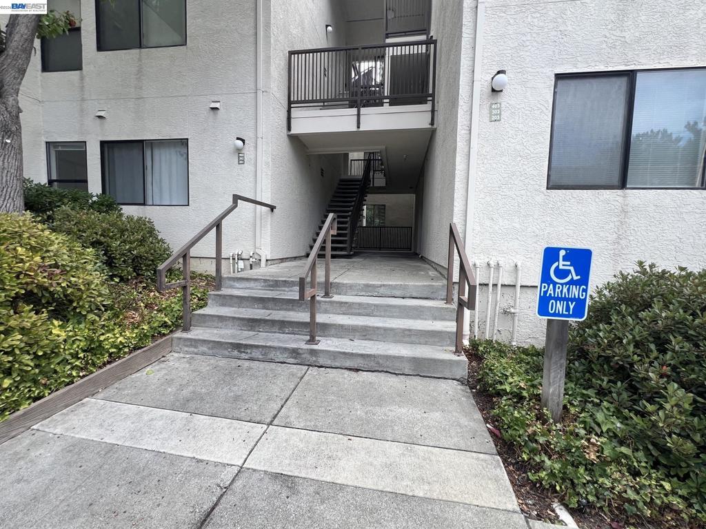 21239 Gary Dr 202E