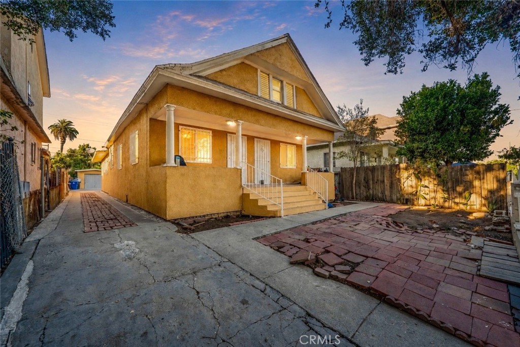 651 E 53rd